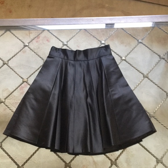Black satin pleated skirt - Picture 1 of 2